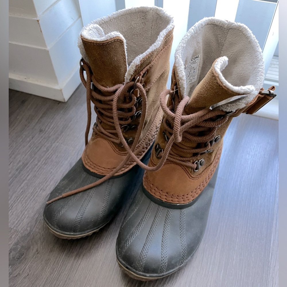 GUC Sorel Women's Lace Winter Boots